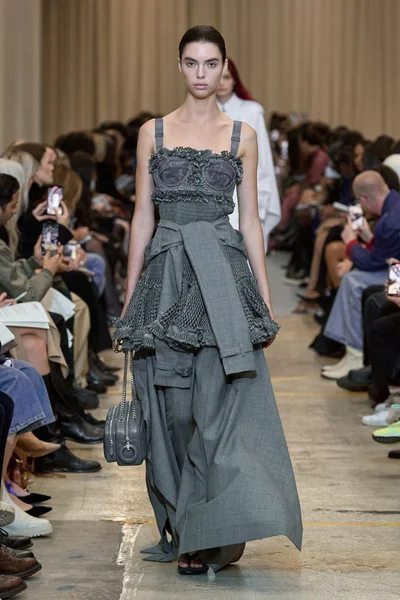 Look 19